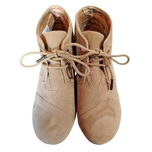 TOMS Women's Suede Wedge Booties Size 6.5 Tan Lace Up Ankle Shoes